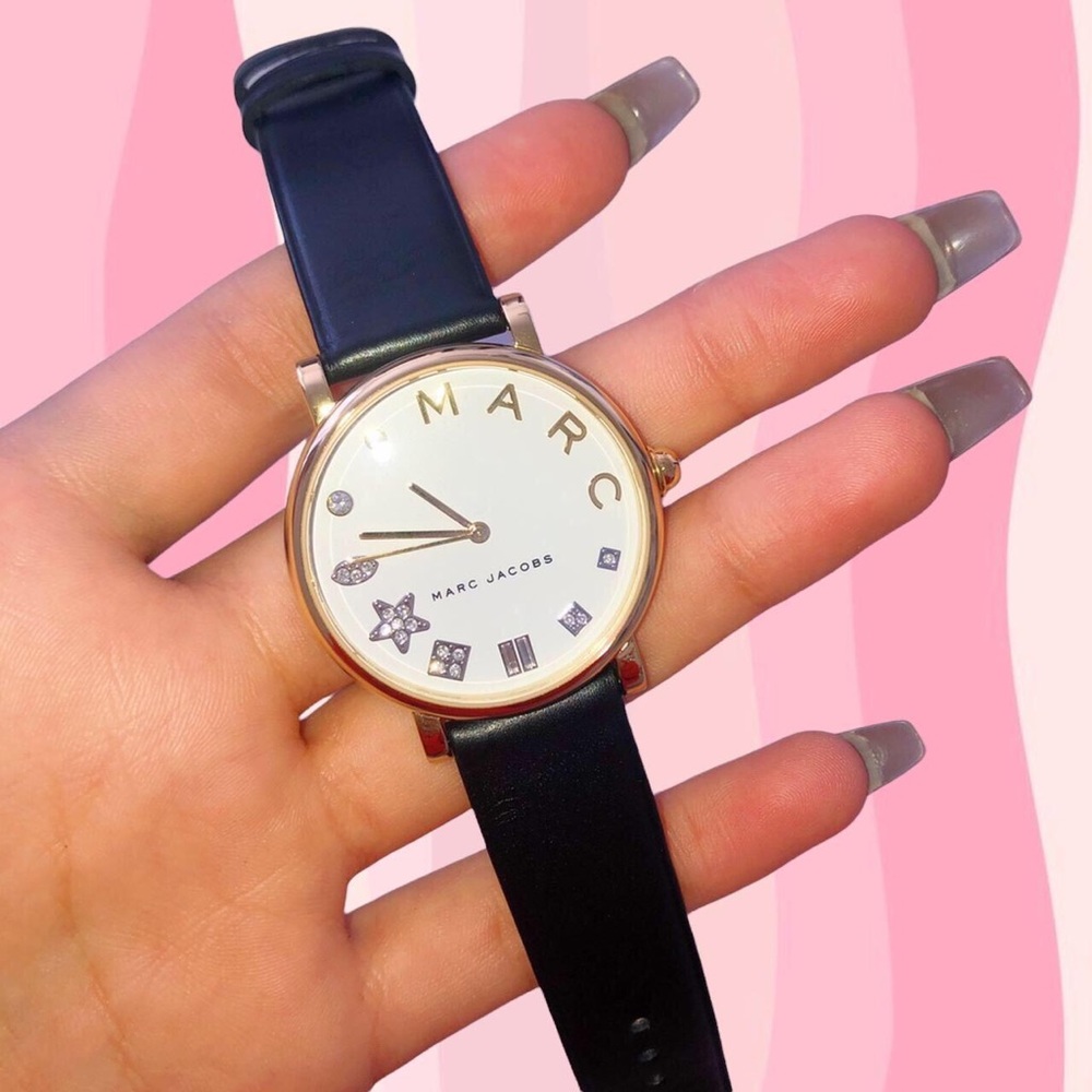 stylish authentic marc jacobs watch!